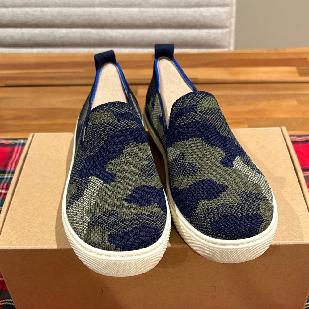Rothy's UNISEX  Blue and Green Camouflage Slip-Ons for Kids